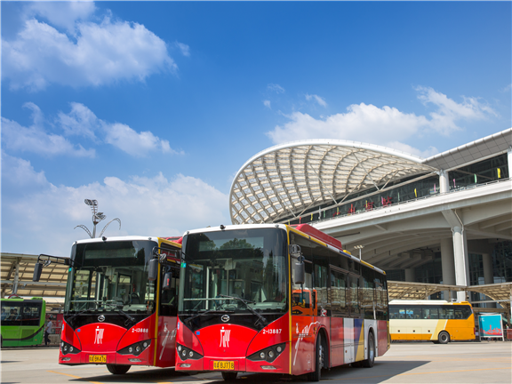 市公交集团新能源公交车.jpg
